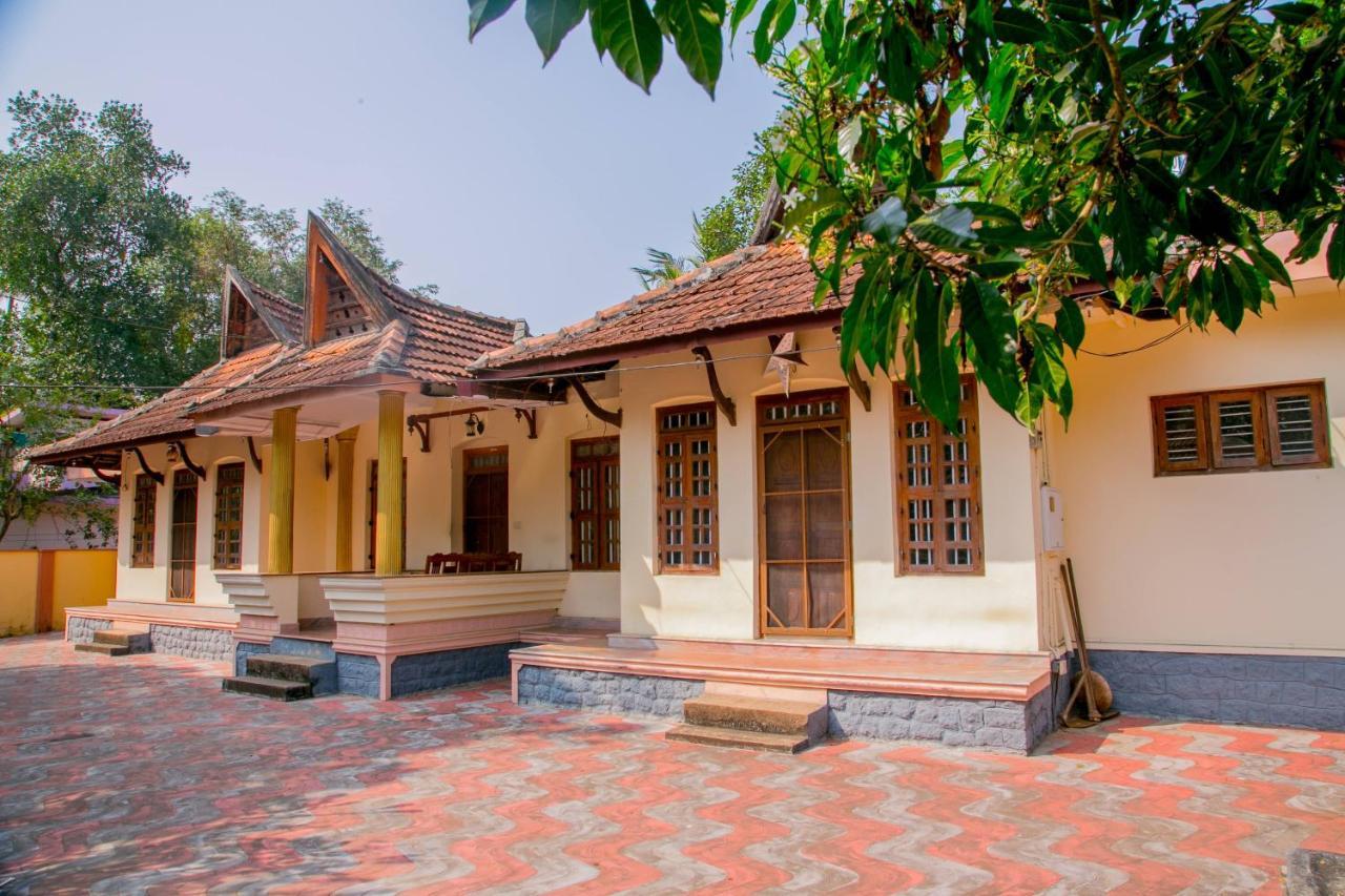 Trium Heritage Villa Chengannur Eksteriør bilde